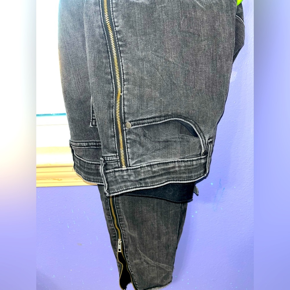 Torrid size 16R super soft sky high grey skinny jeans. Zipper on sides.